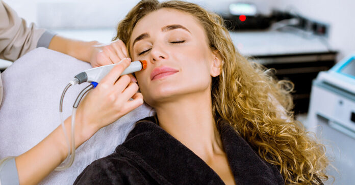 Кому нужна чистка для лица Hydrafacial?