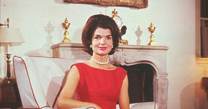 9 бьюти-секретов Жаклин Кеннеди: какие взять на заметку, а какие оставить в 60-х годах ХХ века