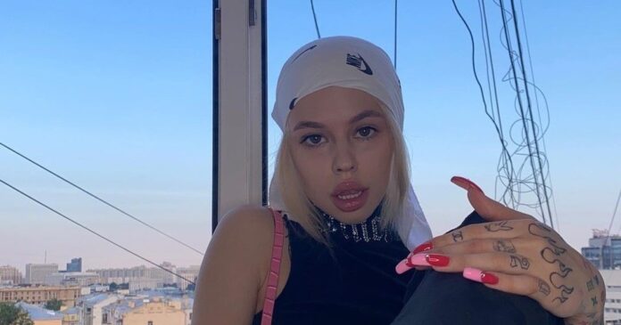 Сделала сиськи размером с попу: Инстасамка рассказала о пластике