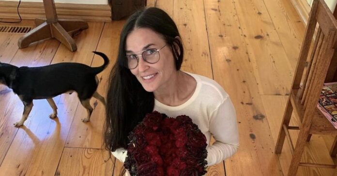 58-летняя Деми Мур продемонстрировала свою фигуру в купальнике - WomanHit.ru