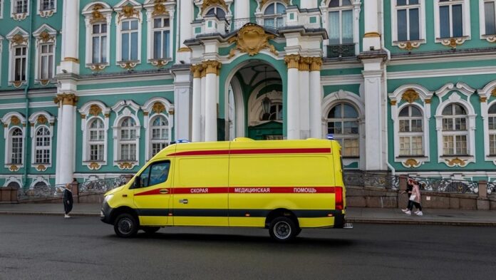 В Петербурге возбудили дело после смерти женщины во время пластической операции