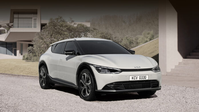 Kia cv,Kia ev6. Идея «морды тигра» и «носа тигра» не заброшена, но теперь морда цифровая (Digital Tiger Face). Нейминг укладывается в новую линейку батарейных моделей (зарезервированы обозначения от EV1 до EV9).