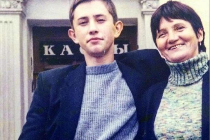 фото «Лопоухий мажор»: фото Павла Прилучного времён юности в Новосибирске рассмешило пользователей сети